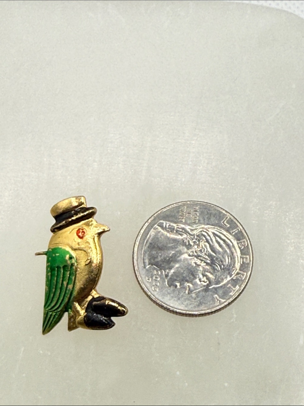 Vintage rare gold tone 1950’s daper bird pin brooch Hong Kong cartoon vibes - Picture 9 of 10